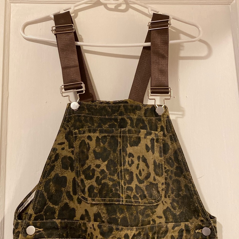Leopard print wide leg overalls